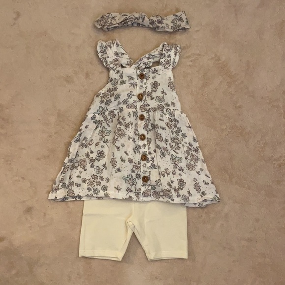 Tahari Other - Tahari Baby Girls Outfit Size 24 Months